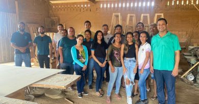Acadêmicos visitam fábrica de móveis em Itinga do Maranhão e observam impacto socioambiental da atividade